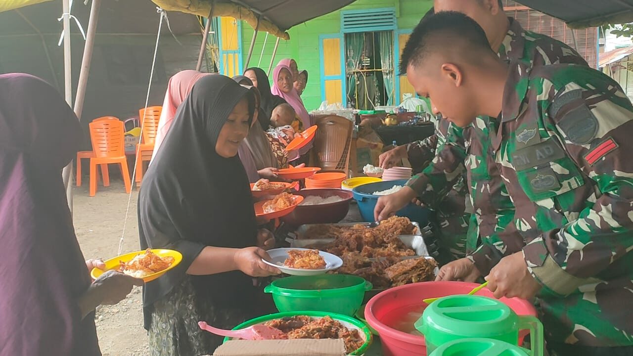 Satgas Bekangdam I/BB Operasikan Dapur Umum untuk Warga Terdampak Banjir di Tolang Julu