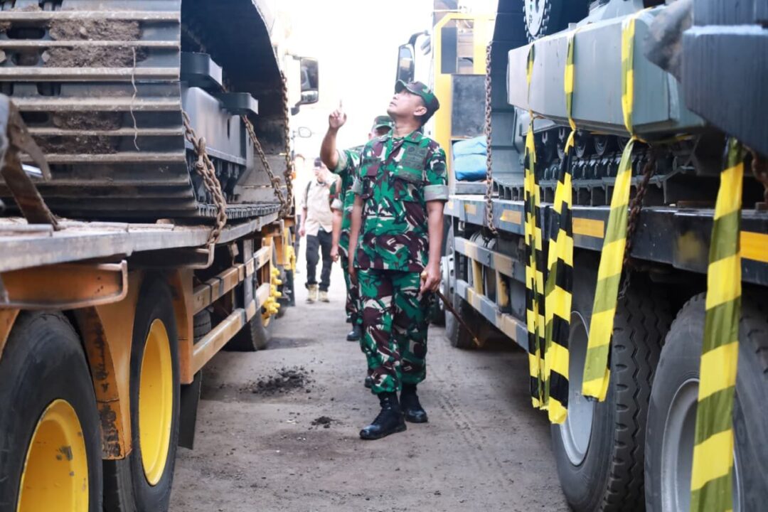 Almatzi Bantuan Kasad untuk Penanganan Bencana Sumut Tiba di Pelabuhan Belawan