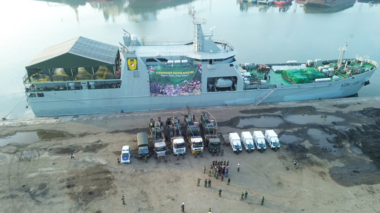 Almatzi Bantuan Kasad untuk Penanganan Bencana Sumut Tiba di Pelabuhan Belawan