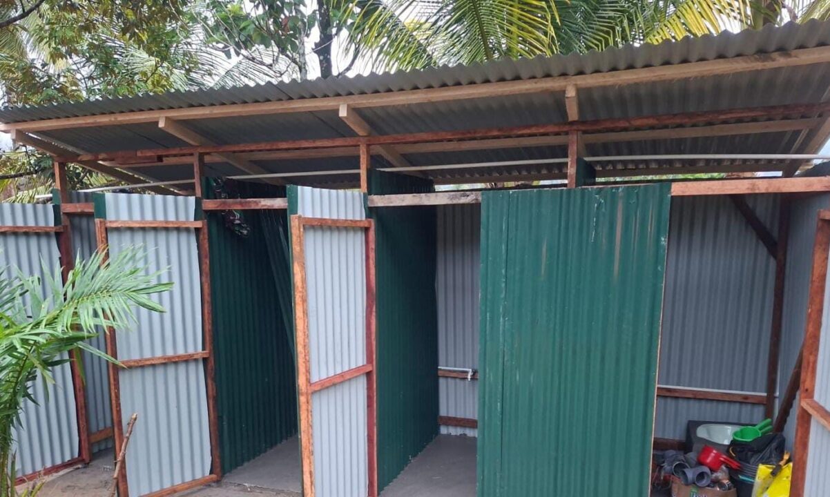 Dukung Tugas Kemanusiaan, TNI AD Bangun MCK untuk Satgas Gulbencal di Tapanuli Tengah