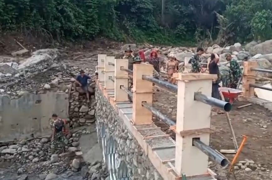 Satgas Yonzipur I/DD Rampungkan Jembatan Aramco Lubuk Raya di Padangsidimpuan