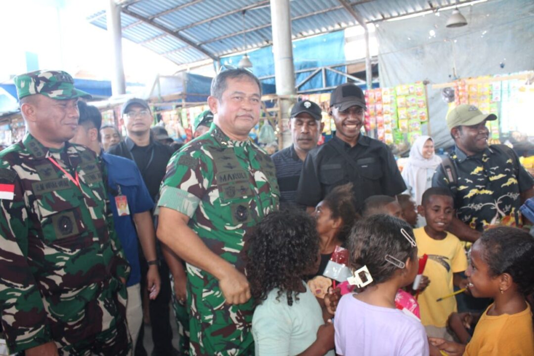 Kasad Dampingi Wapres Pastikan Program Pemerintah Menyentuh Masyarakat Papua