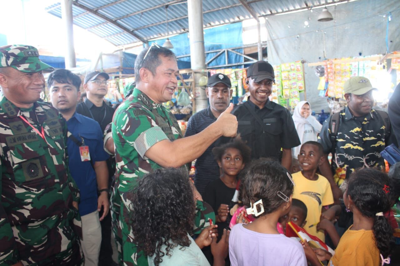 Kasad Dampingi Wapres Pastikan Program Pemerintah Menyentuh Masyarakat Papua
