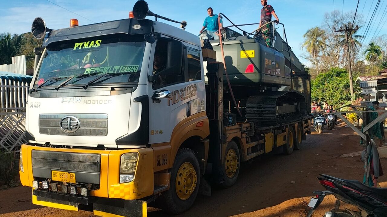 Satgas Gulbencal TNI AD Kerahkan Empat Alat Berat ke Lokasi Bencana Tukka