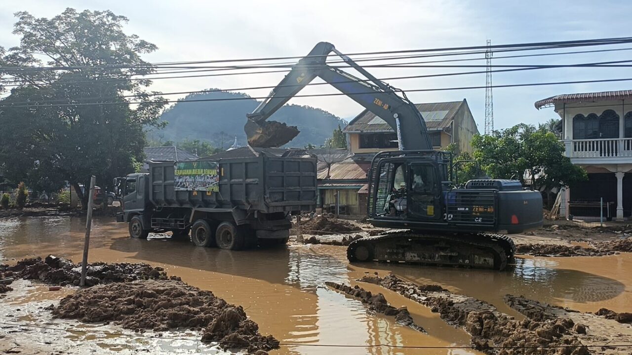 Maksimalkan Alat Berat, TNI AD Normalisasi GKPI Hutanabolon Pascabanjir