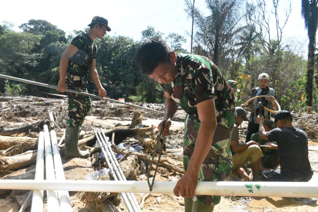 Dukung Ketersediaan Air Bersih, TNI AD Bangun Sumur Bor di SD Negeri Tukka