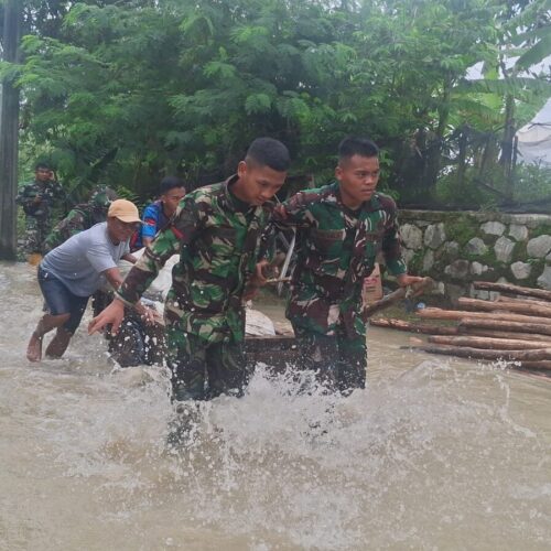 Kodam Jaya Hadir di Tengah Banjir, Evakuasi Warga Hingga Perbaikan Tanggul Jebol