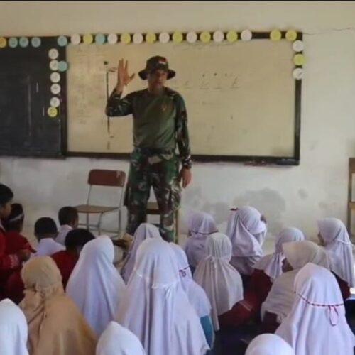 Pasca Banjir, TNI AD Pastikan Aktivitas Belajar SDN 9 Takengon Kembali Berjalan