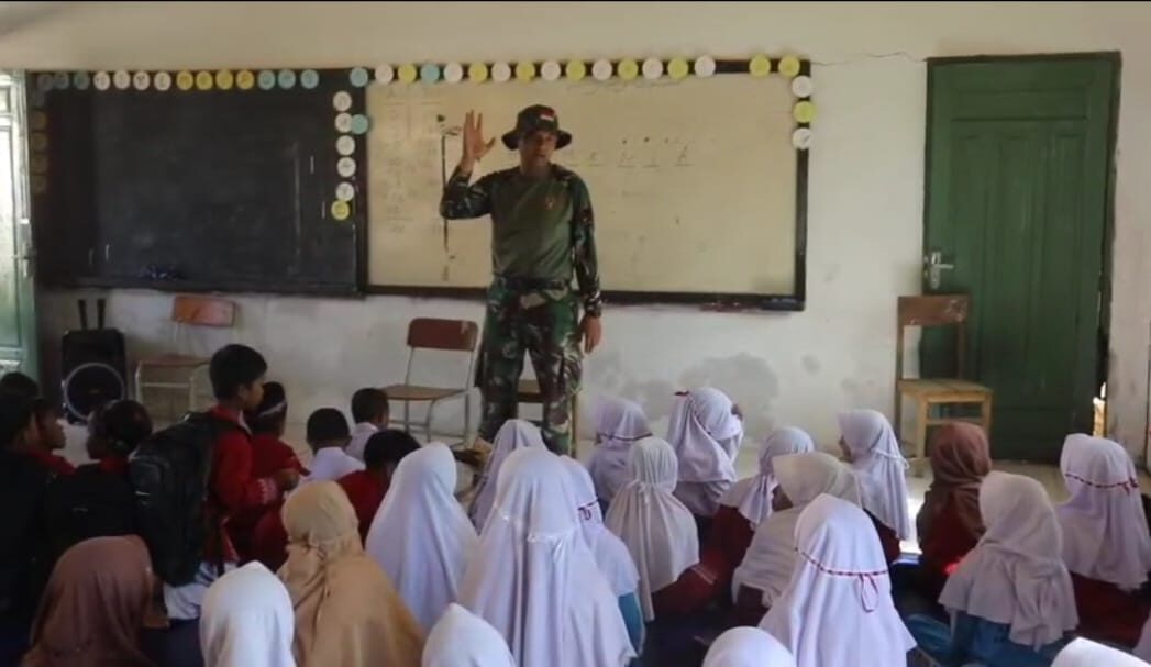 Pasca Banjir, TNI AD Pastikan Aktivitas Belajar SDN 9 Takengon Kembali Berjalan