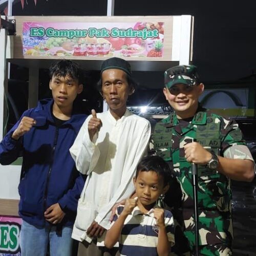 Kodim 0501/JP Serahkan Bantuan Gerobak Es Campur untuk Sudrajat