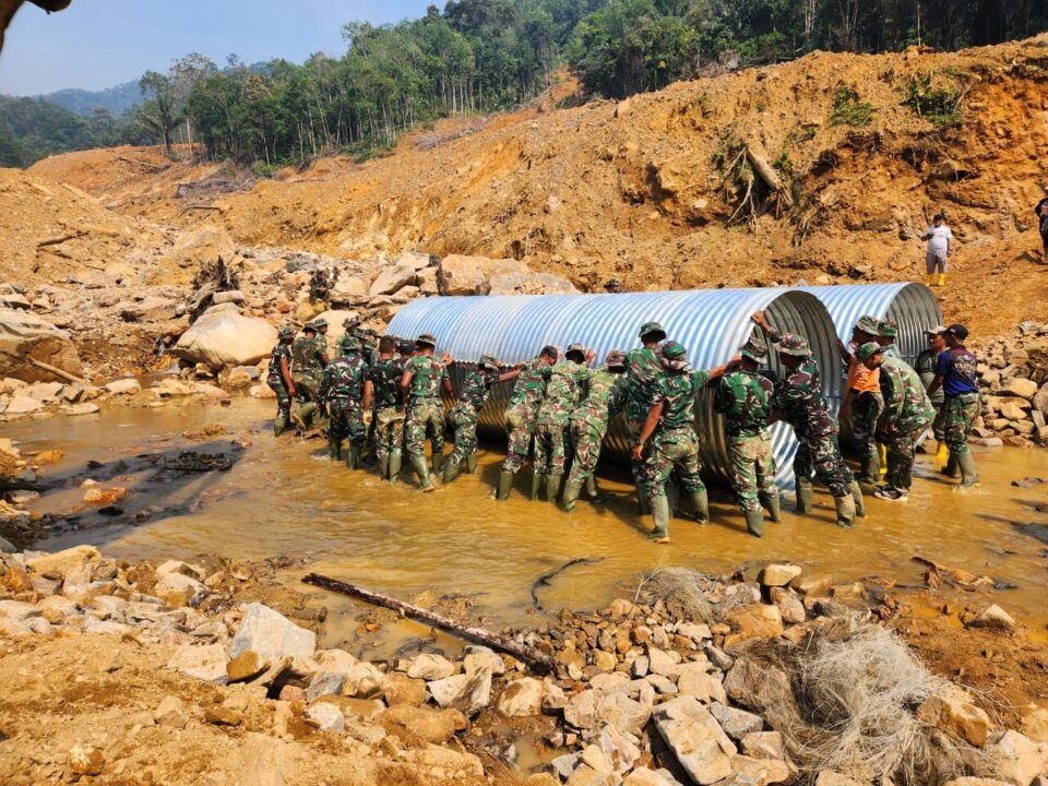 Jembatan Armco di Desa Bair Rampung, Akses Warga Kembali Normal