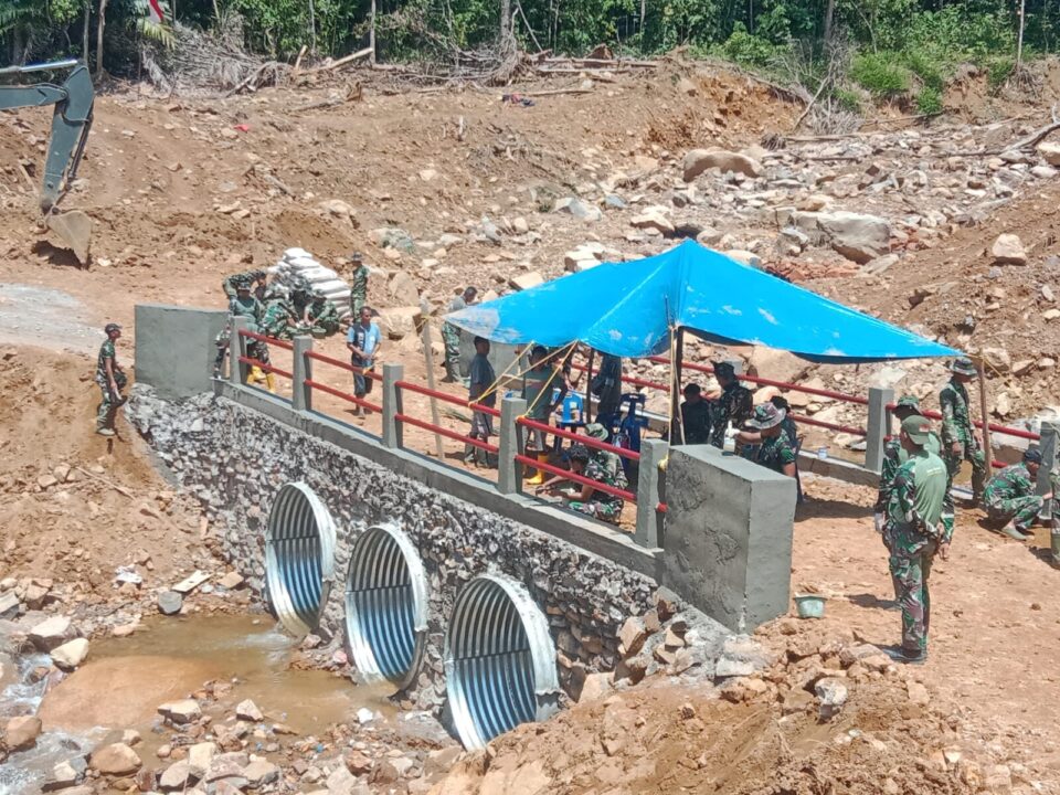 Jembatan Armco di Desa Bair Rampung, Akses Warga Kembali Normal