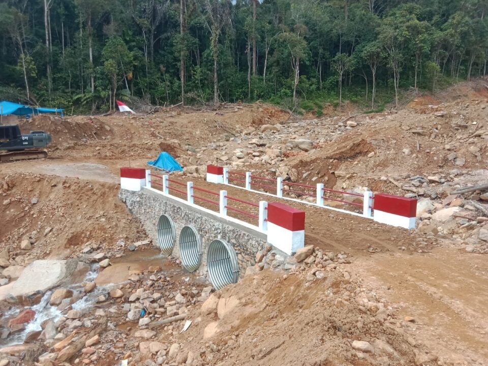 Jembatan Armco di Desa Bair Rampung, Akses Warga Kembali Normal