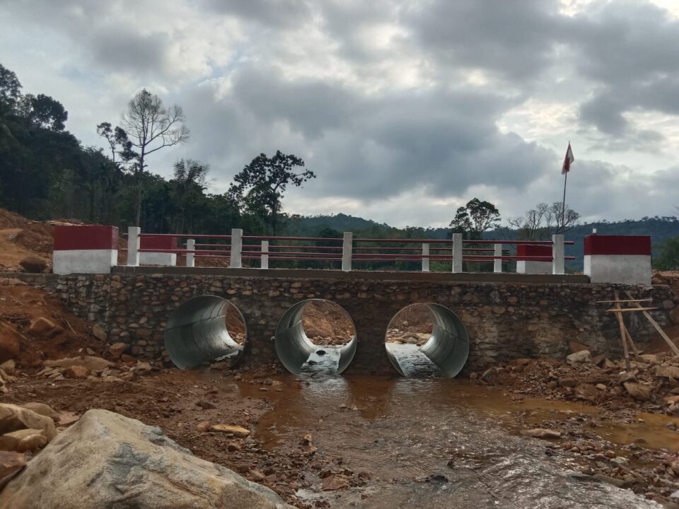 Jembatan Armco di Desa Bair Rampung, Akses Warga Kembali Normal