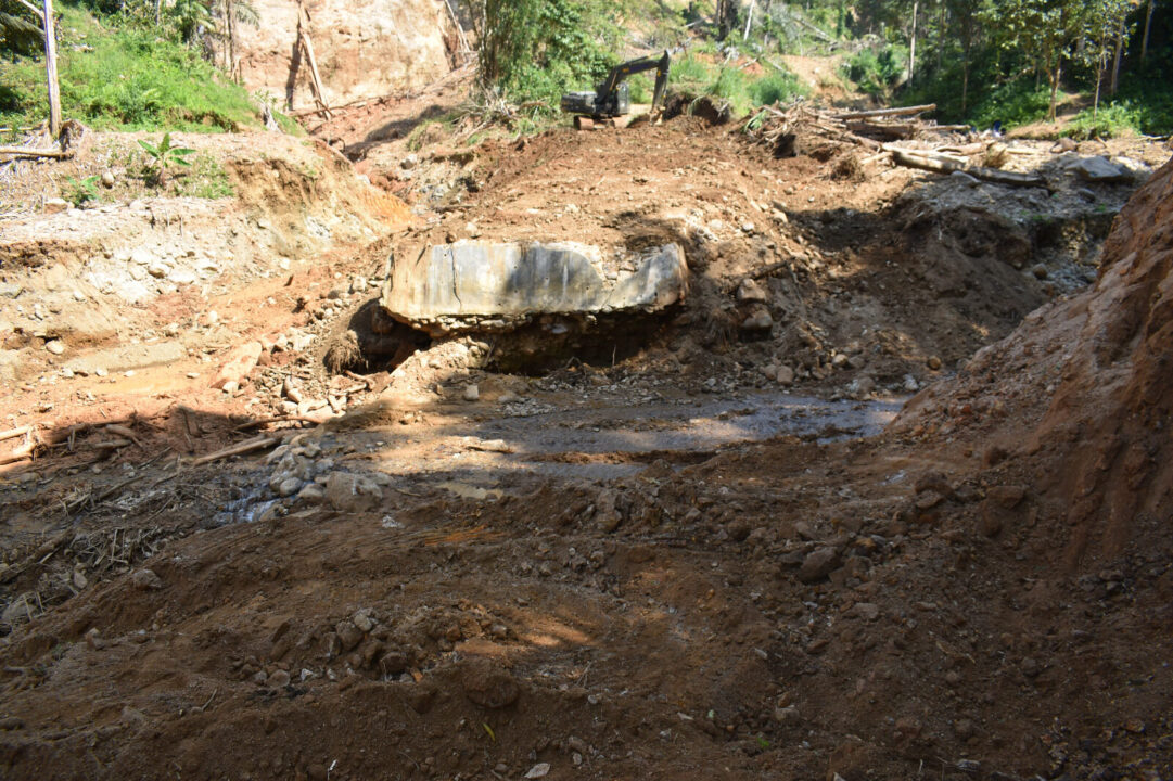 Dripping Jalan dan Bangun Jembatan Armco, TNI AD Pulihkan Akses Warga Sigiring Giring