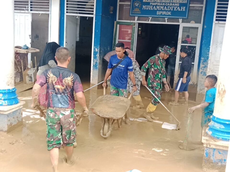 Gotong Royong Pulihkan Sekolah, Anak-Anak Sipirok Bisa Kembali Belajar