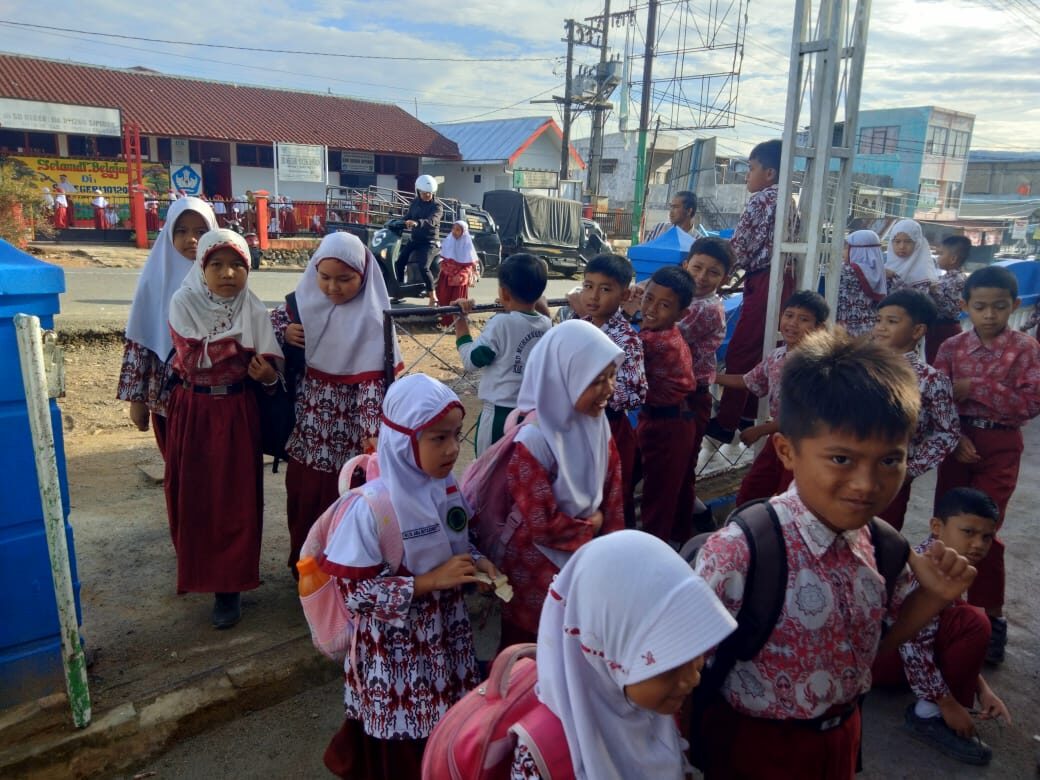Gotong Royong Pulihkan Sekolah, Anak-Anak Sipirok Bisa Kembali Belajar
