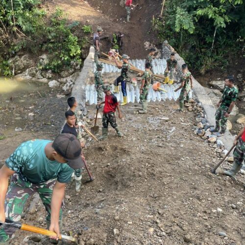 Perkuat Jalur Ekonomi Warga, Jembatan Armco Dibangun di Gunung Omeh