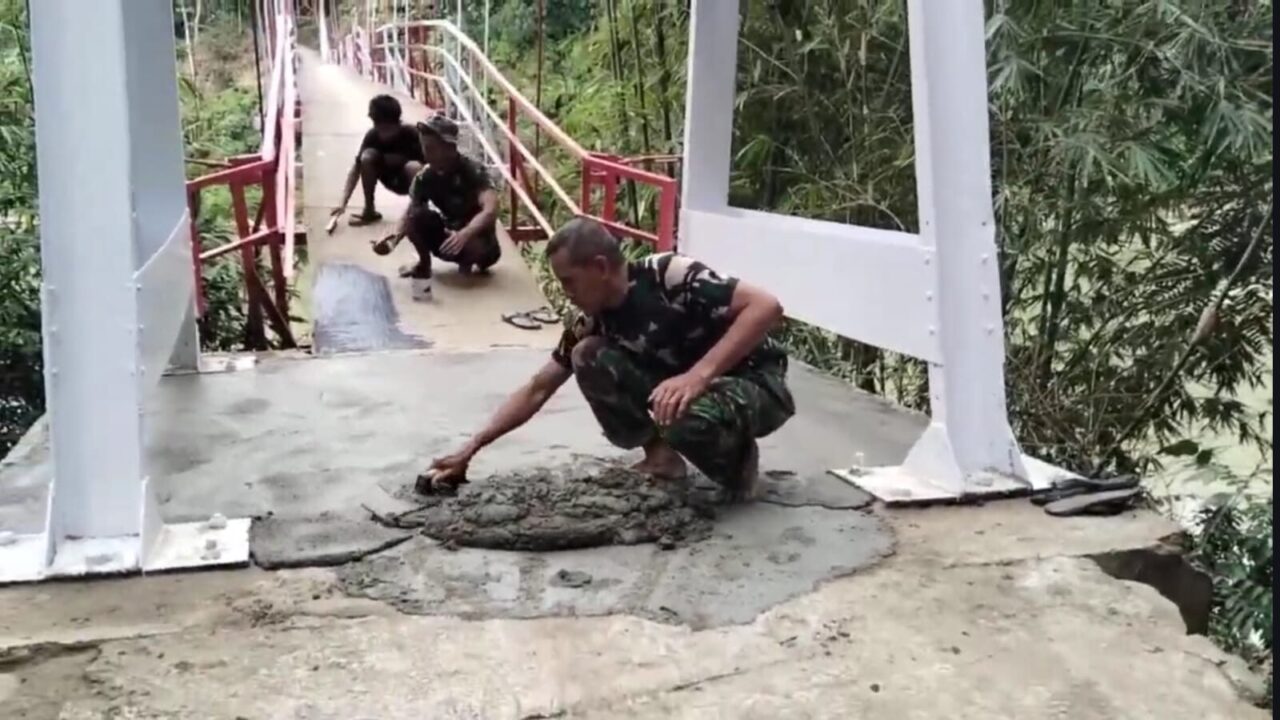 Rehab Jembatan Gantung Perintis Desa Empus Rampung, Akses Warga Kembali Lancar