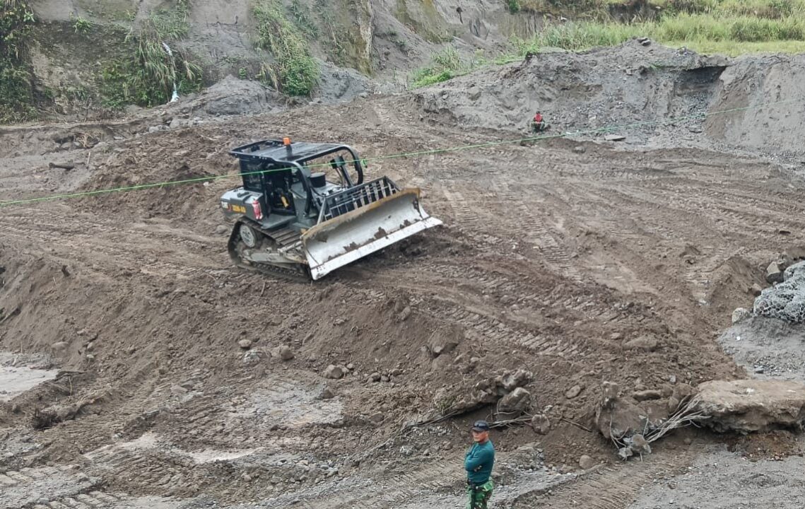 Di Hari Meugang, TNI Kebut Pembangunan Jembatan Bailey Karang Rejo