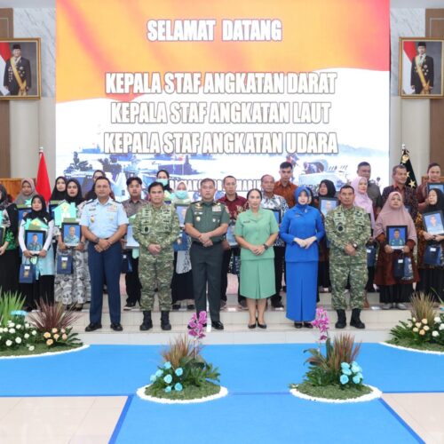 Wujud Empati, Kasad Serahkan Rumah dan Santunan bagi Ahli Waris Prajurit Marinir