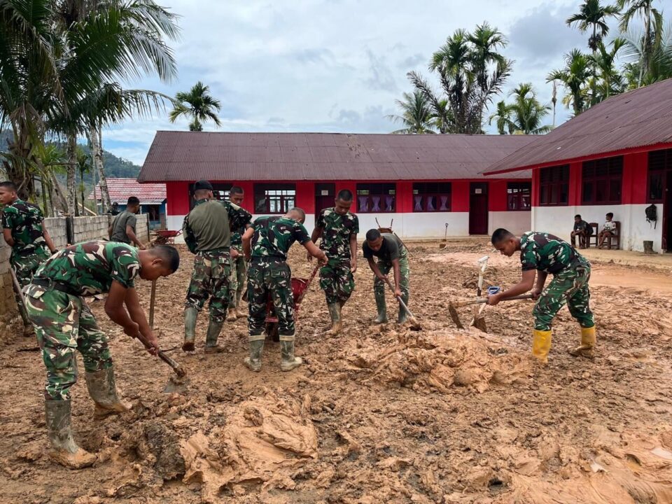 TNI Pulihkan Sekolah Pascabanjir, SDN 155680 Bonalumban Kini Kembali Fungsional