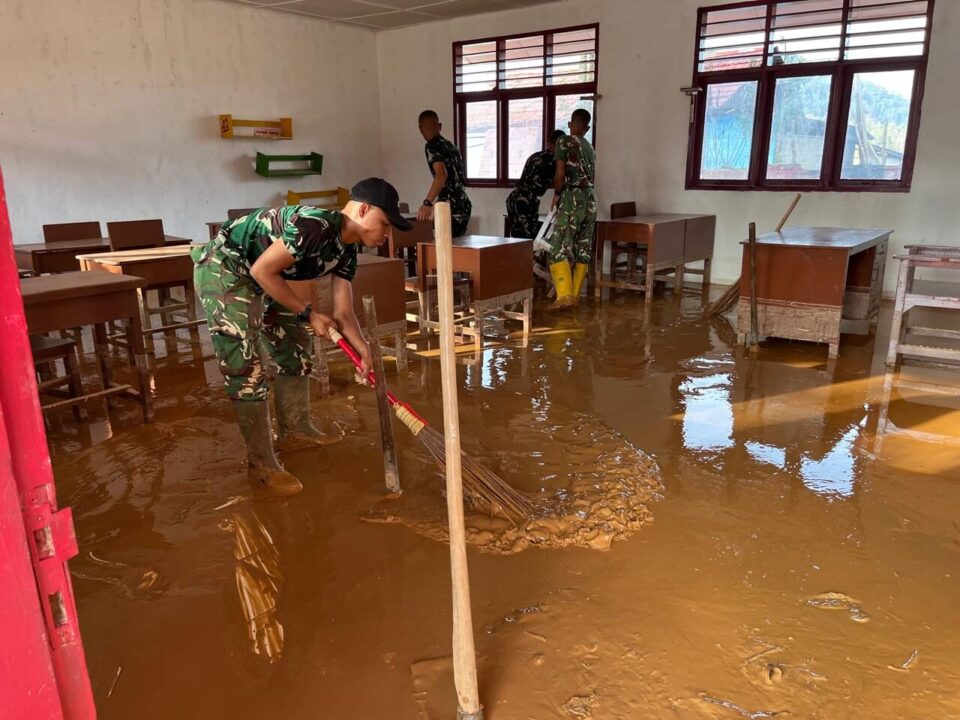 TNI Pulihkan Sekolah Pascabanjir, SDN 155680 Bonalumban Kini Kembali Fungsional