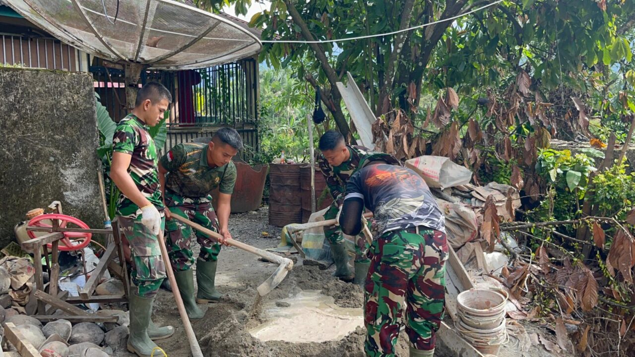 Respons Cepat Pascabencana, TNI AD Bangun Jembatan Gantung di Bonjol