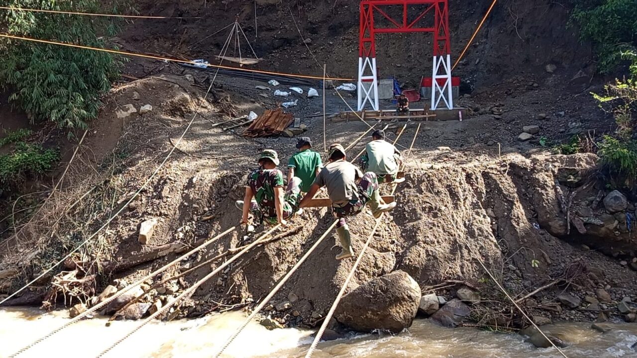 Tembus 51 Persen, TNI Kebut Pembangunan Jembatan Gantung Burni Bius di Medan Sulit