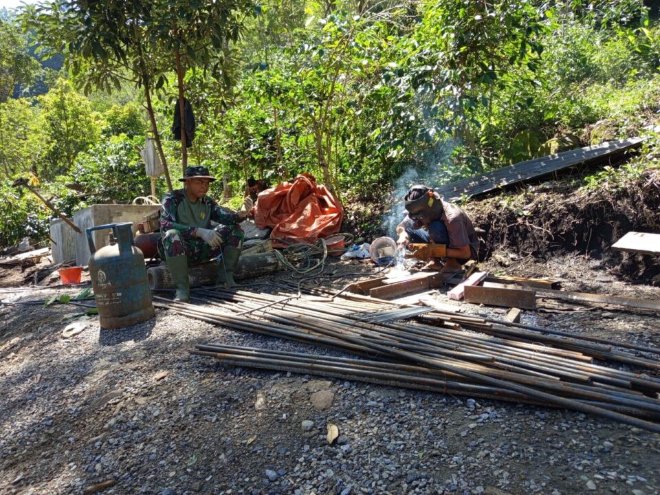 Tembus 51 Persen, TNI Kebut Pembangunan Jembatan Gantung Burni Bius di Medan Sulit
