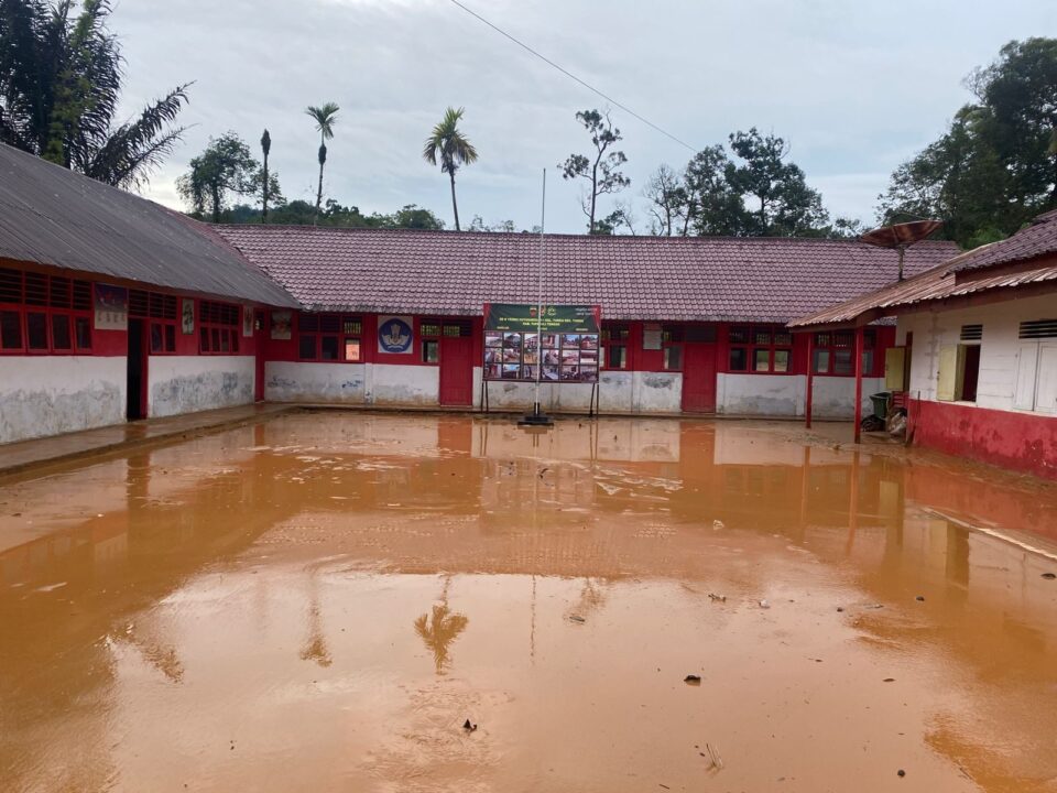 Banjir Susulan Surut, Satgas Gulbencal Bersihkan Ulang SDN 152983 Hutanabolon I