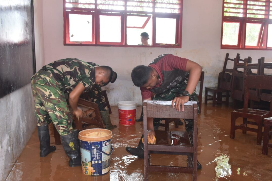 Banjir Susulan Surut, Satgas Gulbencal Bersihkan Ulang SDN 152983 Hutanabolon I