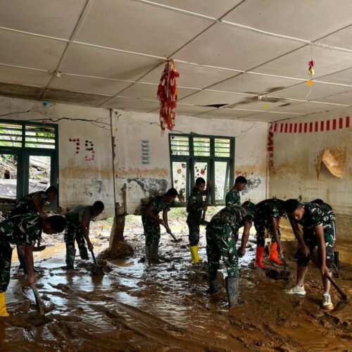 Banjir Susulan Kembali Rendam Sekolah, Satgas Gulbencal Bersihkan Ulang SDN 158506 Tukka