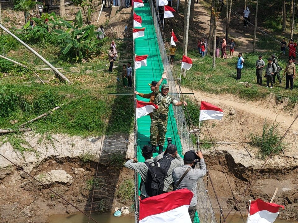 Resmikan 218 Jembatan, Presiden Prabowo: Prestasi Luar Biasa TNI dalam 2,5 Bulan