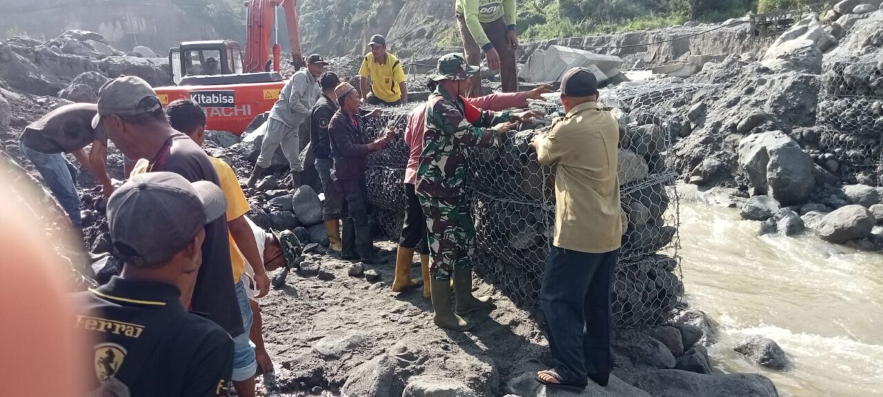 Jembatan Darurat Wih Pesam Dibangun, Akses Warga Kembali Terhubung