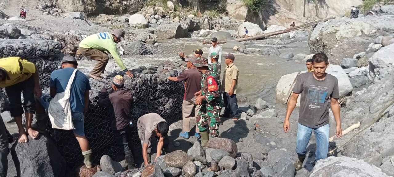 Jembatan Darurat Wih Pesam Dibangun, Akses Warga Kembali Terhubung