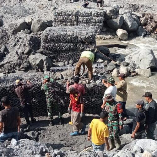 Jembatan Darurat Wih Pesam Dibangun, Akses Warga Kembali Terhubung