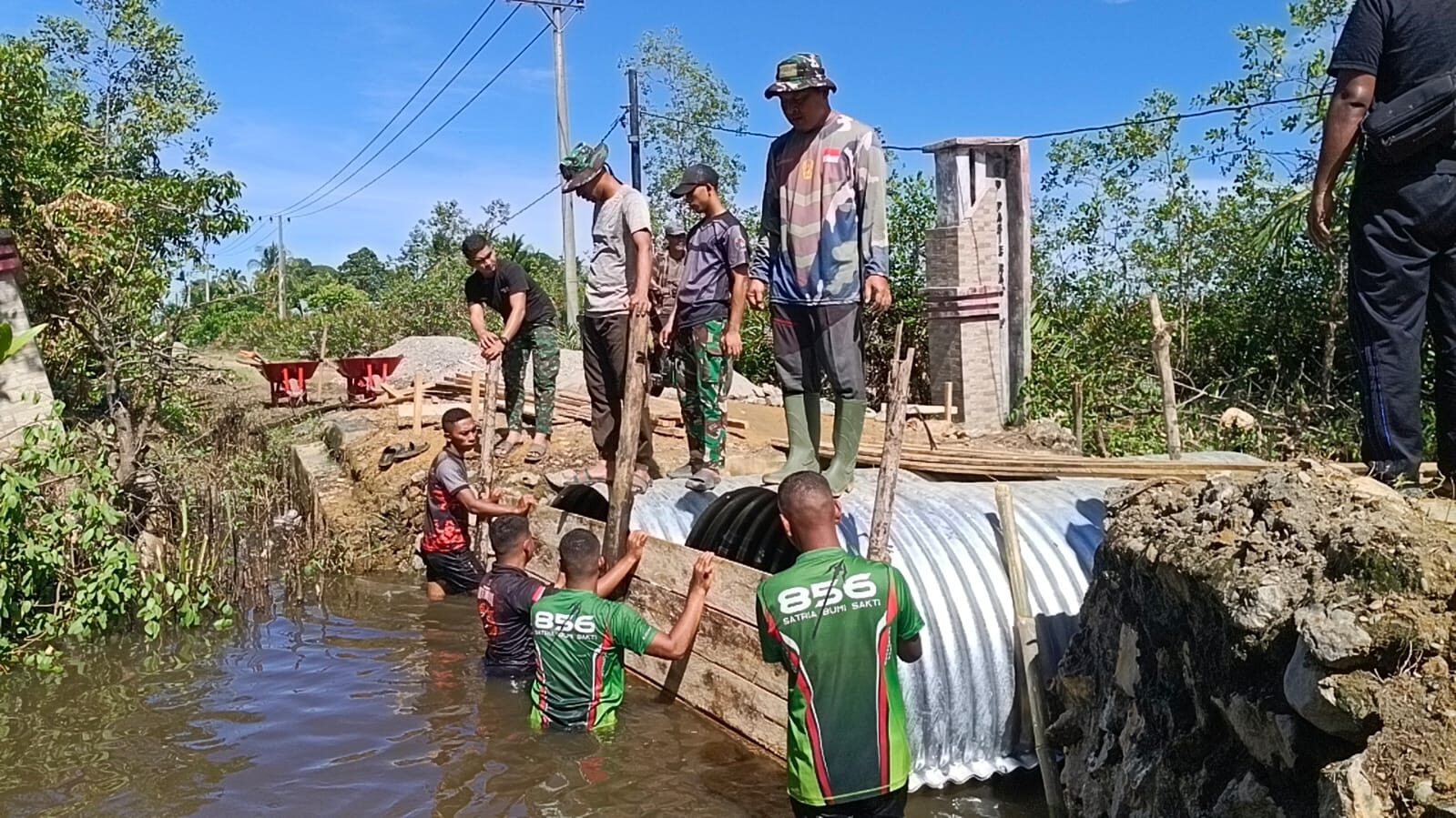Pembangunan Jembatan Armco di Pasi Raja Dikebut, Akses Warga Segera Kembali Lancar