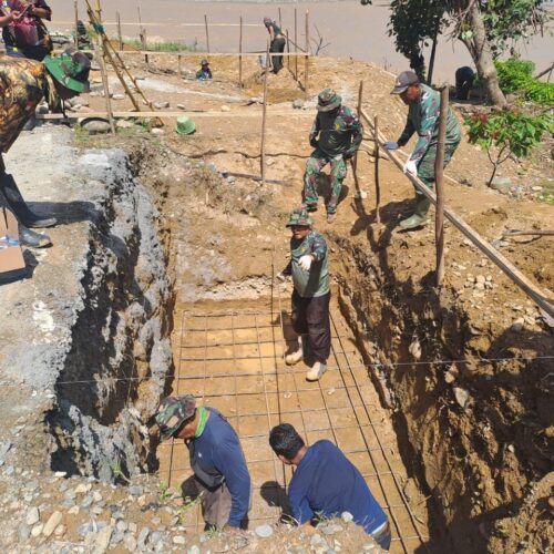 Pulihkan Akses Warga Badar, TNI dan Masyarakat Bangun Jembatan Gantung di Aceh Tenggara