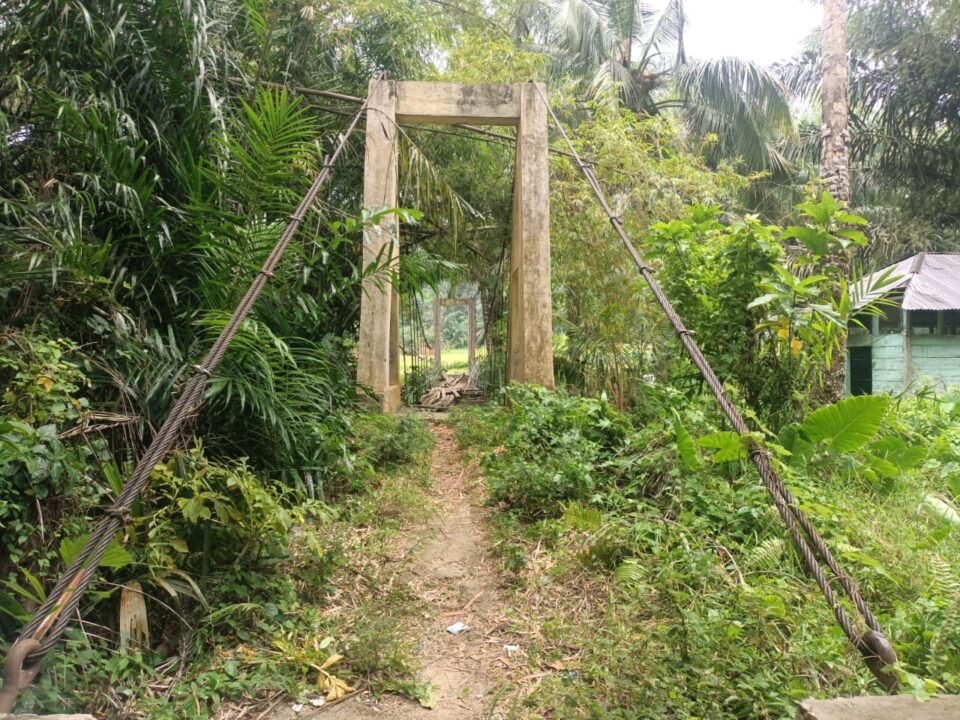 Pulihkan Akses Warga Padang Bolak Julu, TNI dan Masyarakat Bangun Jembatan Gantung