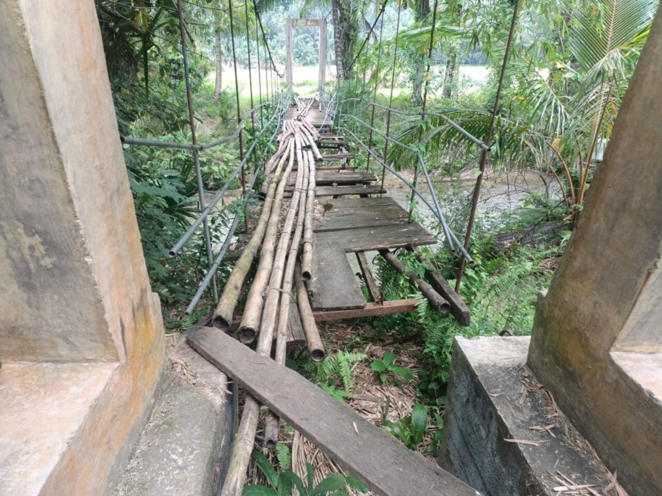 Pulihkan Akses Warga Padang Bolak Julu, TNI dan Masyarakat Bangun Jembatan Gantung