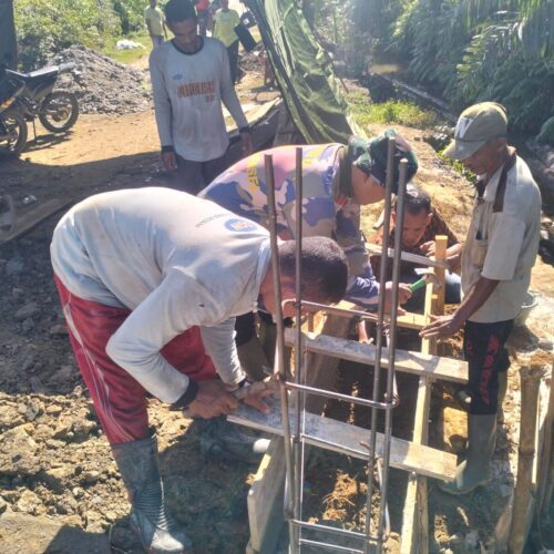Gotong Royong Jadi Kunci, TNI dan Warga Kebut Pembangunan 2 Jembatan Armco di Aceh Selatan