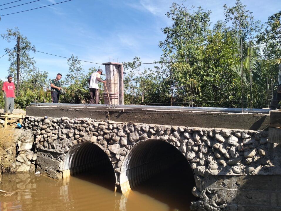 Gotong Royong Jadi Kunci, TNI dan Warga Kebut Pembangunan 2 Jembatan Armco di Aceh Selatan