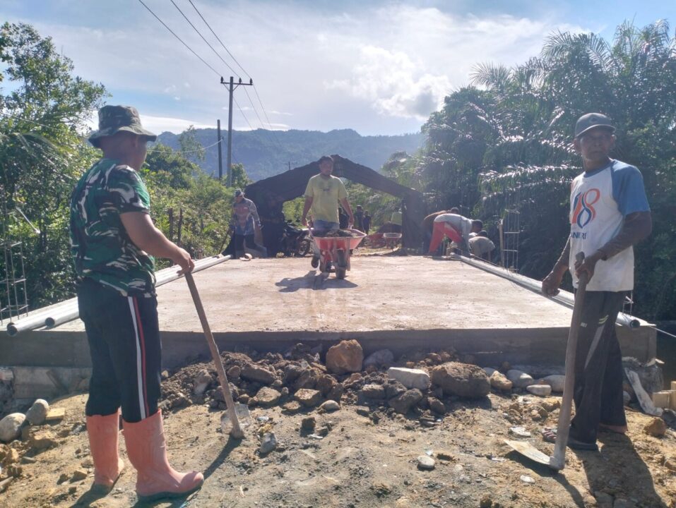 Gotong Royong Jadi Kunci, TNI dan Warga Kebut Pembangunan 2 Jembatan Armco di Aceh Selatan