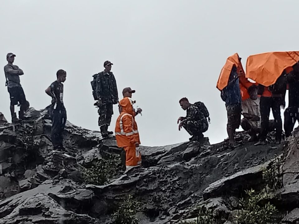 TNI AD Gerak Cepat Pastikan Evakuasi Korban Erupsi Gunung Dukono Berjalan Optimal
