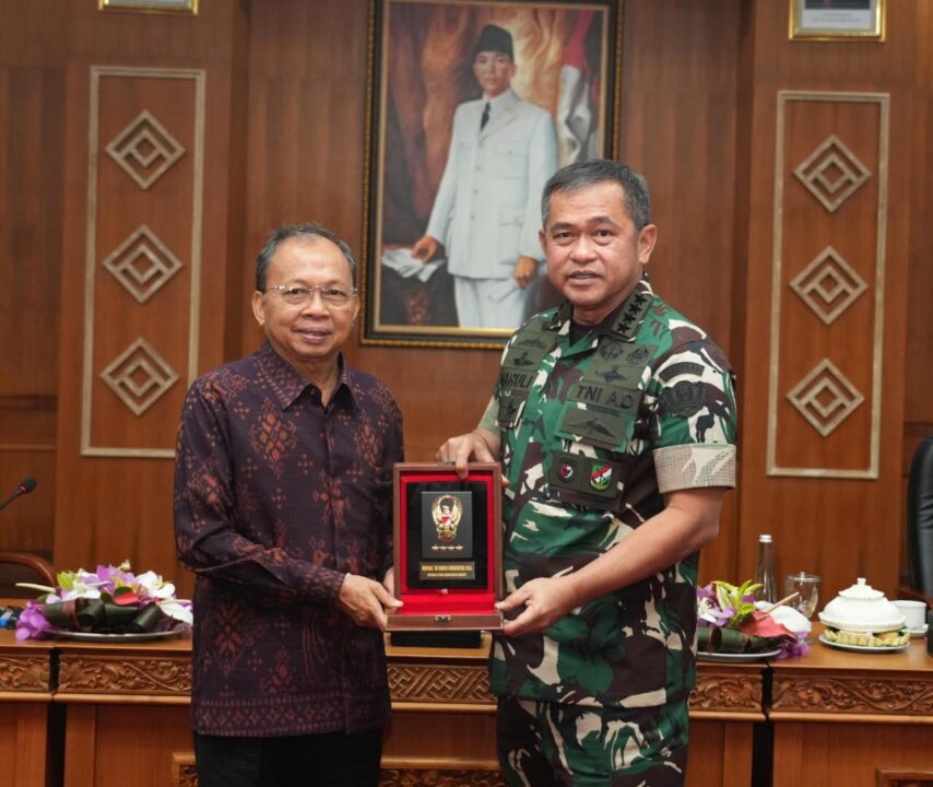 Dukung Energi Terbarukan, Kasad Tinjau Pengelolaan Sampah Terpadu di Bali