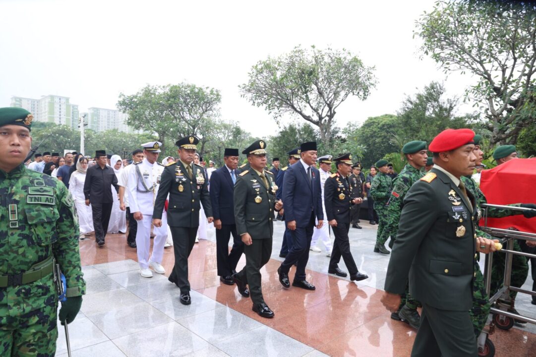 Kasad Beri Penghormatan Terakhir kepada Jenderal TNI (Purn) Ryamizard Ryacudu
