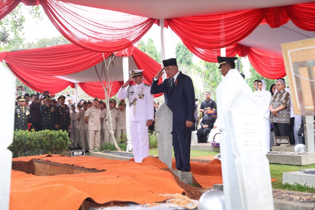 Kasad Beri Penghormatan Terakhir kepada Jenderal TNI (Purn) Ryamizard Ryacudu