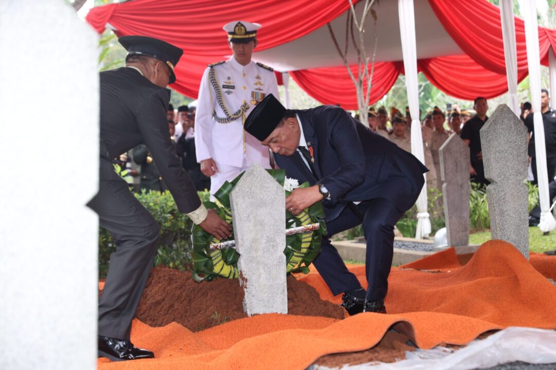 Kasad Beri Penghormatan Terakhir kepada Jenderal TNI (Purn) Ryamizard Ryacudu