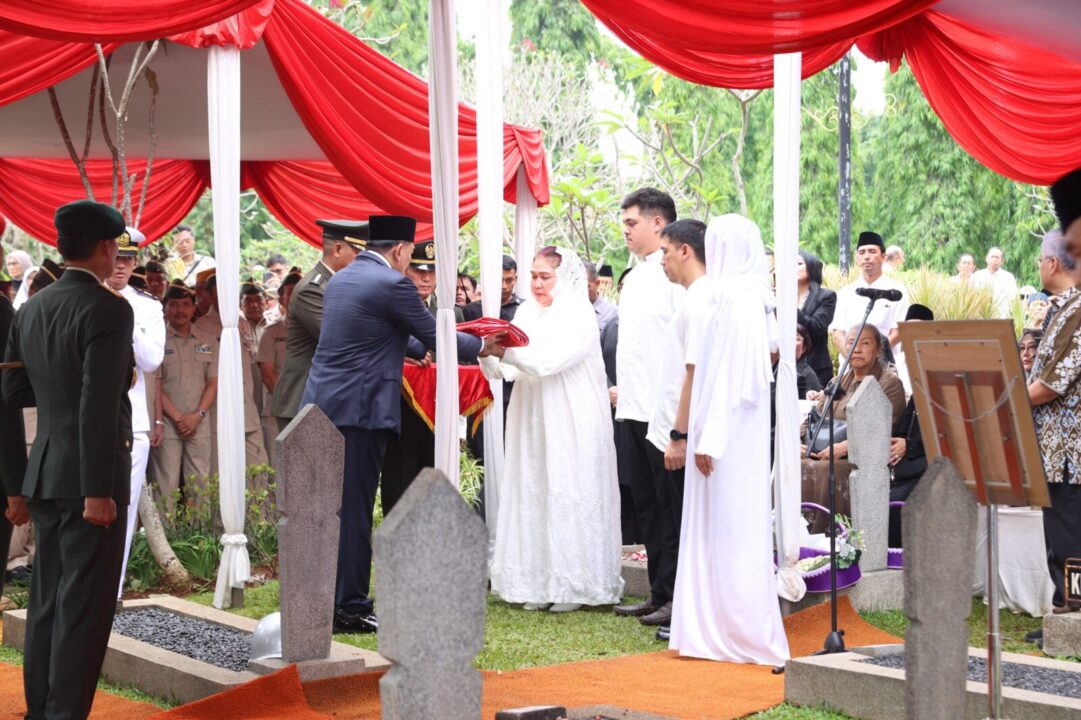 Kasad Beri Penghormatan Terakhir kepada Jenderal TNI (Purn) Ryamizard Ryacudu